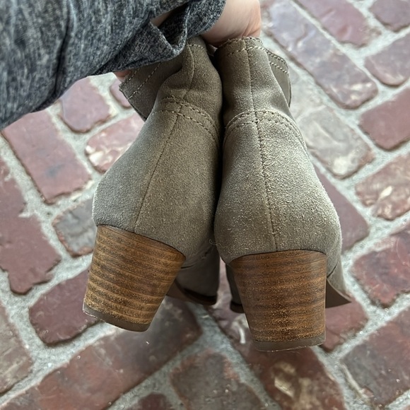 Seychelles Suede Pointed Toe Ankle Booties - Picture 4 of 5